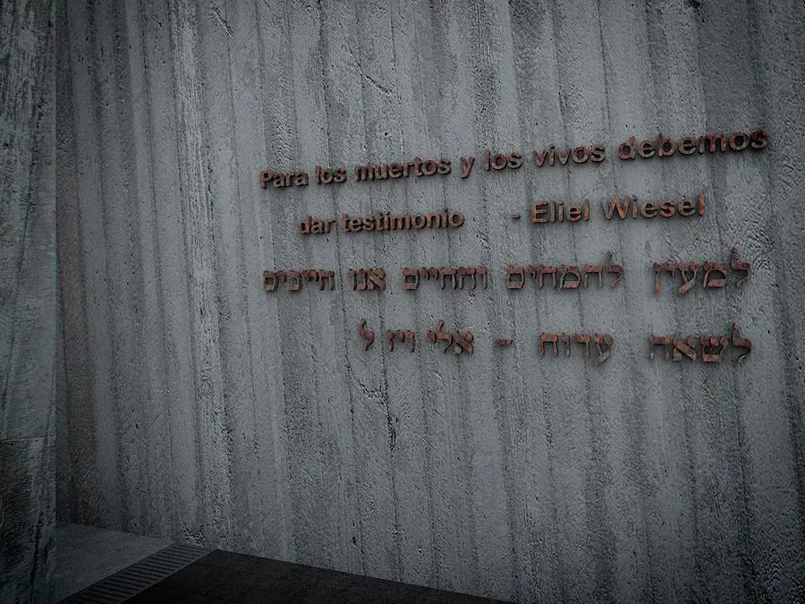 Memorial, Mexico City. Photograph 4 of 13
