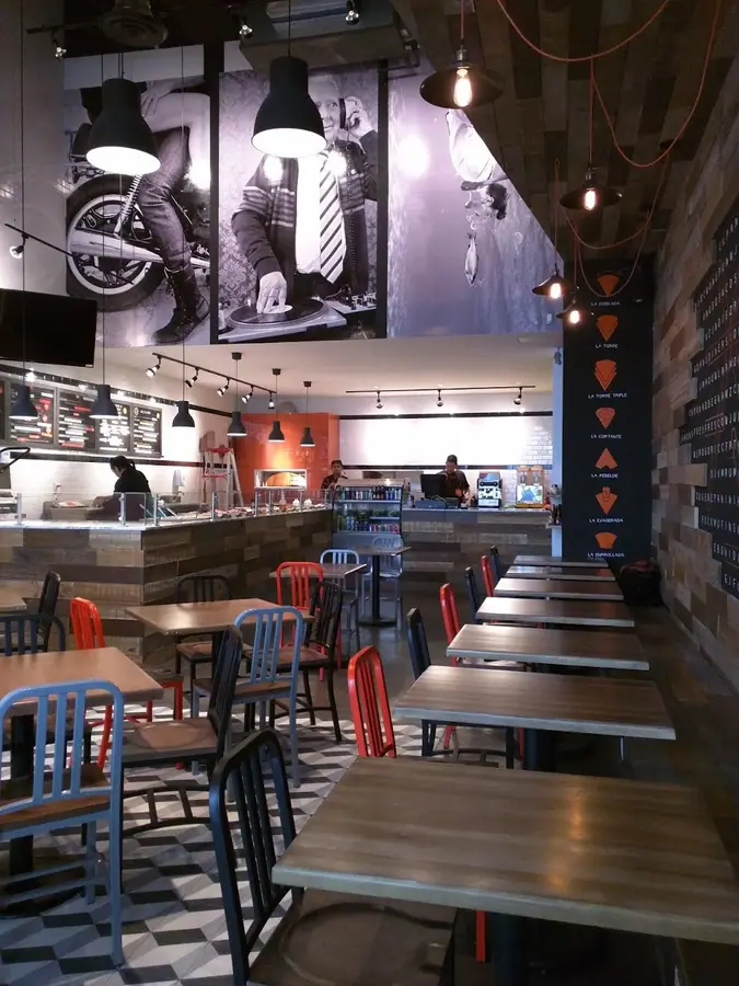 Pizzology, Mexico City. Photograph 2 of 4