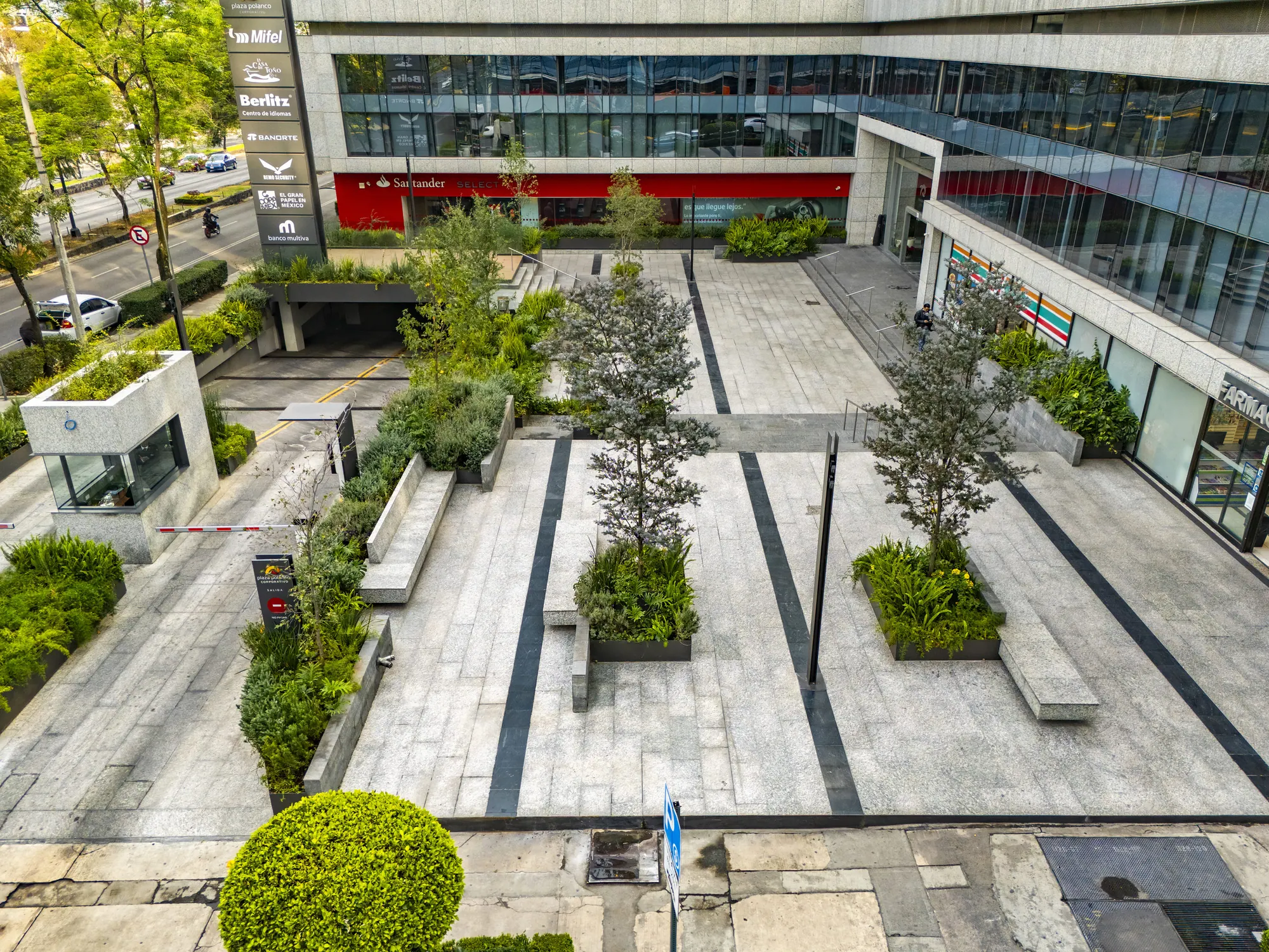 Plaza Polanco, exteriores